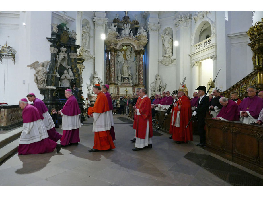 Abschlussvesper der Bischofskonferenz mit Austeilung des Bonifatiussegens (Foto: Karl-Franz Thiede)